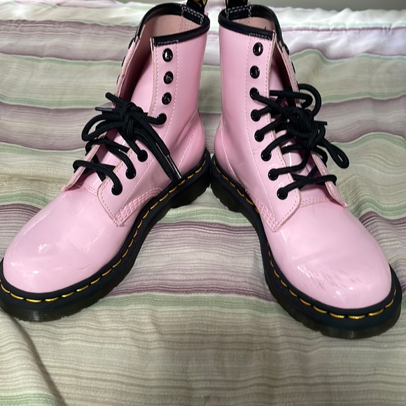 Slightly worn Doc Martens! Size 5US - Picture 1 of 3